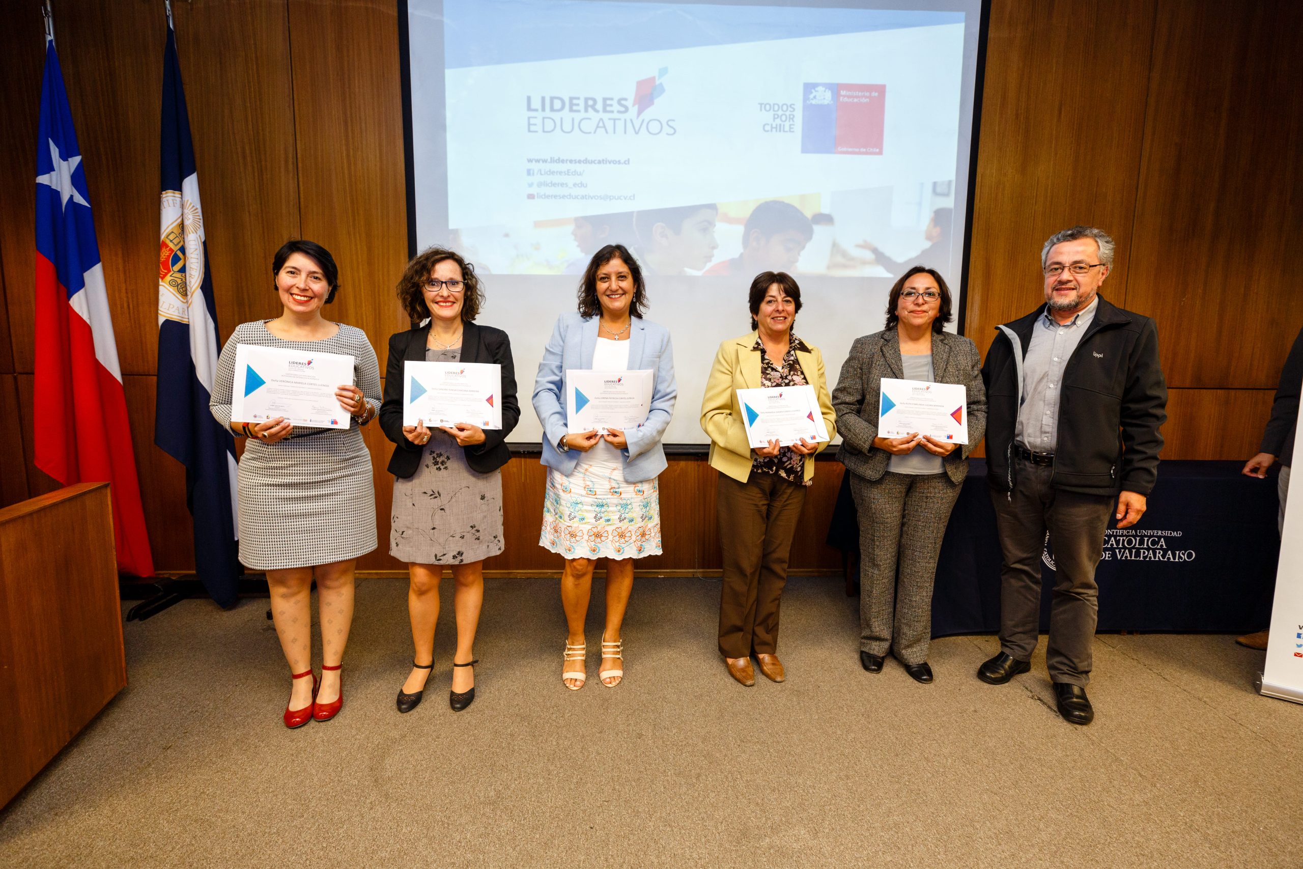 Directores y jefes de UTP de establecimientos escolares de la Región de Valparaíso se certifican en la PUCV