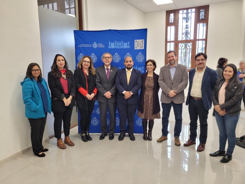 Comitiva de Honduras visitó la PUCV para conocer experiencia en formación docente